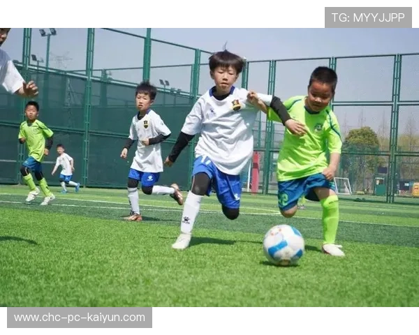 足球俱乐部推出青少年心理辅导计划助力成长，青少年足球俱乐部年度总结